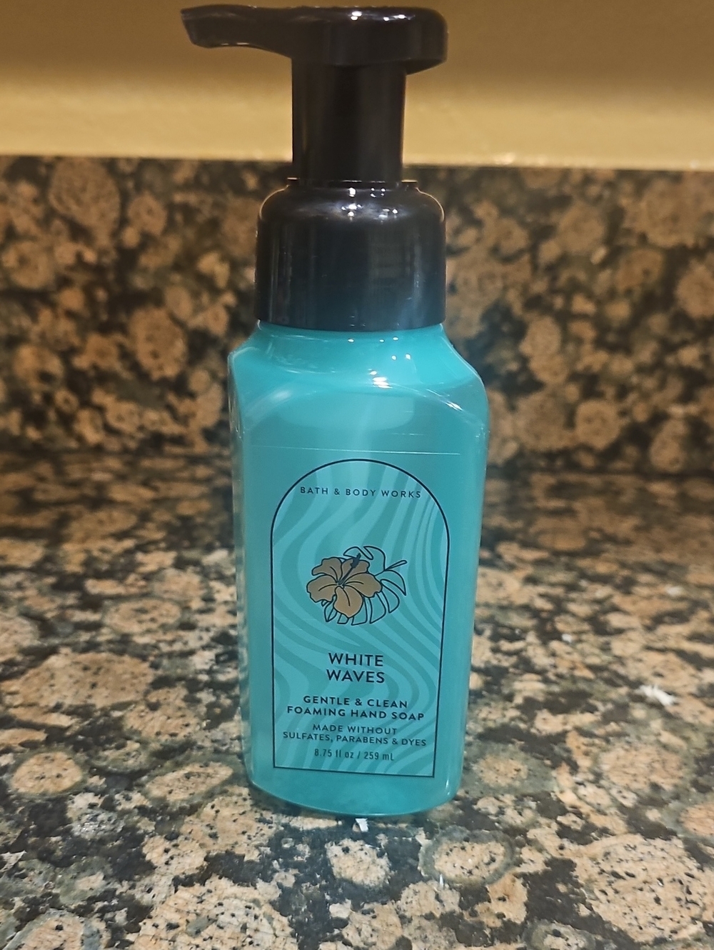 Bath & Body Works White Waves Gentle & Clean Foaming Hand Soap